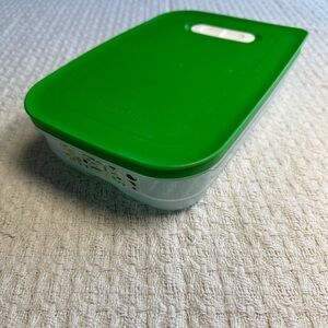 NEW Tupperware FridgeSmart Food‎ Container 1.8L